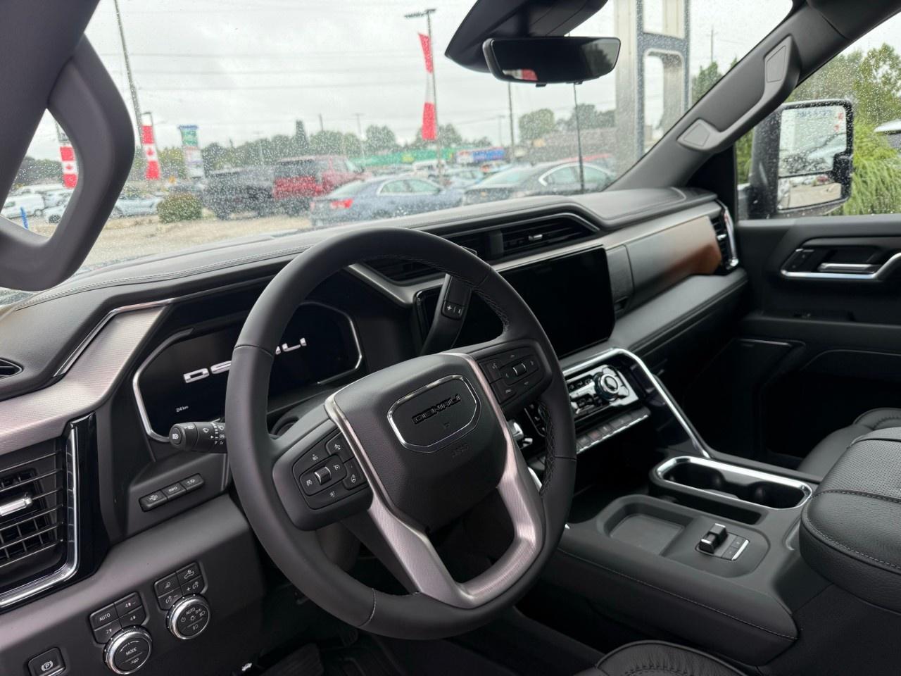 2026 GMC Sierra 2500 HD Crew Cab Standard Box 4-Wheel Drive Denali Photo3