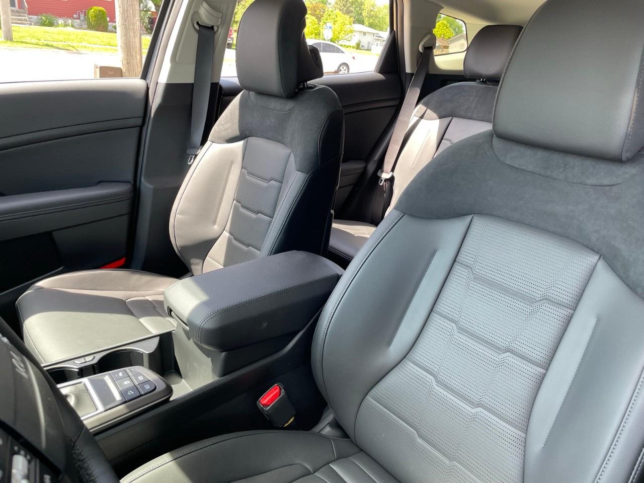 2026 Kia Sportage EX Premium AWD w/Black Interior Photo