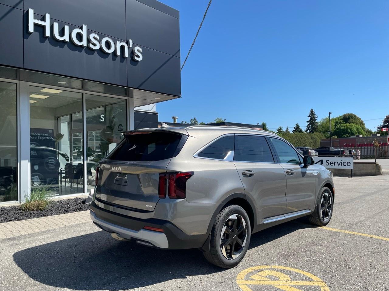 2026 Kia Sorento Hybrid EX AWD Photo4