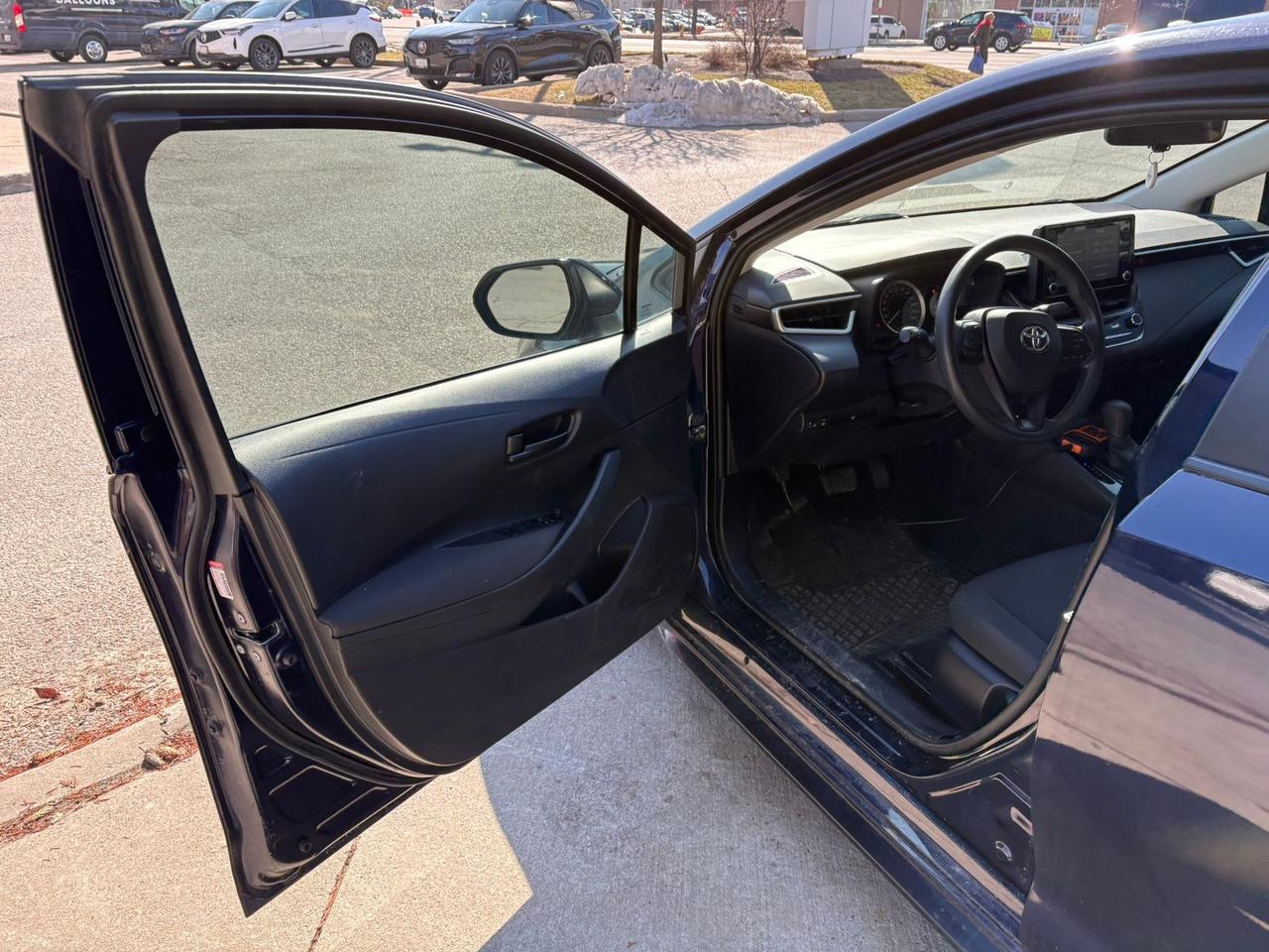 2022 Toyota Corolla LE Photo4