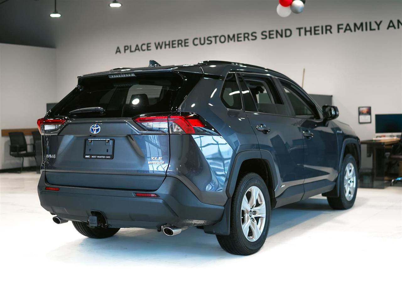 2019 Toyota RAV4 Hybrid XLE | AWD | NO ACCIDENTS | TOYOTA SERVICED Photo