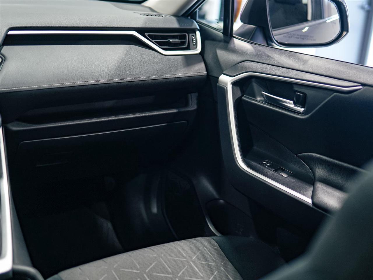 2019 Toyota RAV4 Hybrid XLE | AWD | NO ACCIDENTS | TOYOTA SERVICED Photo