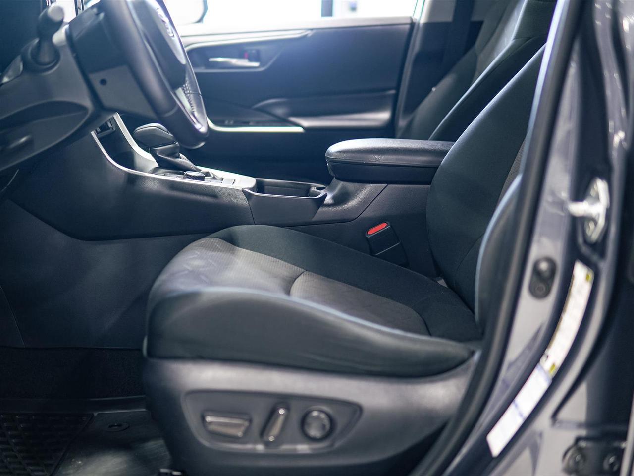 2019 Toyota RAV4 Hybrid XLE | AWD | NO ACCIDENTS | TOYOTA SERVICED Photo