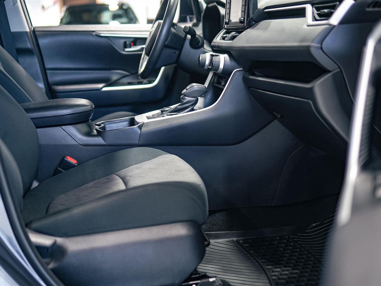 2019 Toyota RAV4 Hybrid XLE | AWD | NO ACCIDENTS | TOYOTA SERVICED Photo