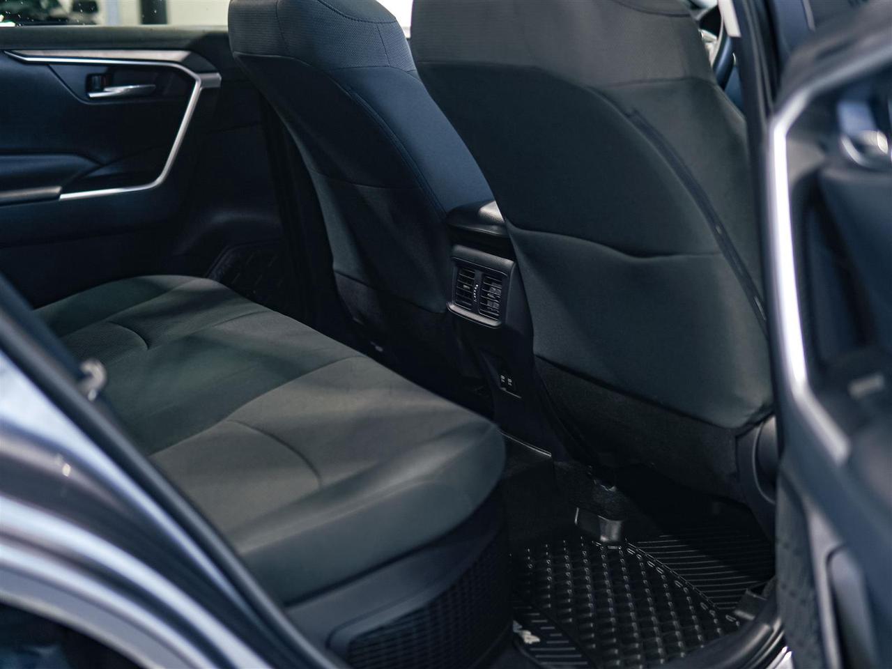 2019 Toyota RAV4 Hybrid XLE | AWD | NO ACCIDENTS | TOYOTA SERVICED Photo