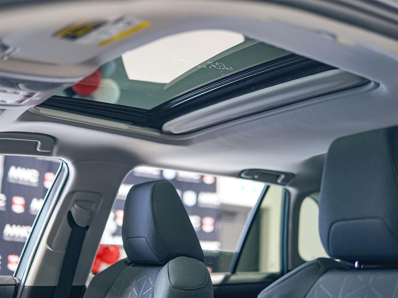 2019 Toyota RAV4 Hybrid XLE | AWD | NO ACCIDENTS | TOYOTA SERVICED Photo