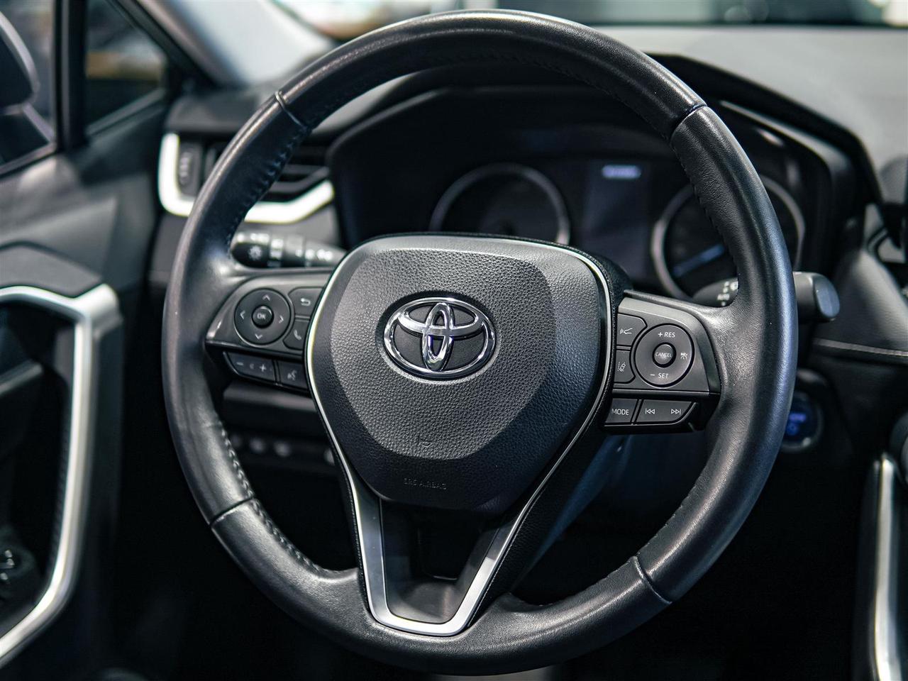 2019 Toyota RAV4 Hybrid XLE | AWD | NO ACCIDENTS | TOYOTA SERVICED Photo