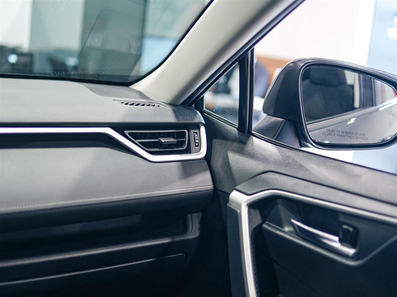 2019 Toyota RAV4 Hybrid XLE | AWD | NO ACCIDENTS | TOYOTA SERVICED Photo
