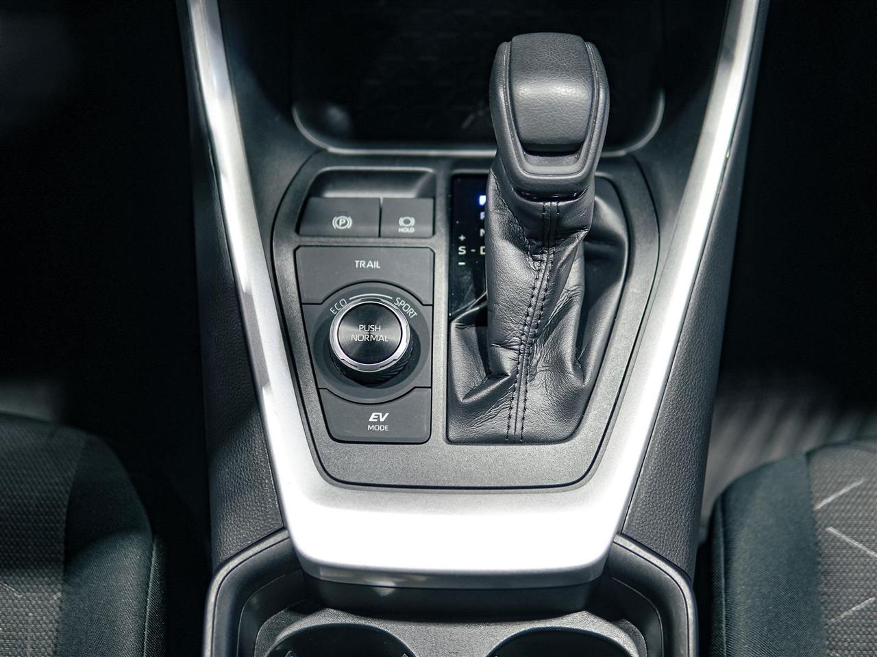2019 Toyota RAV4 Hybrid XLE | AWD | NO ACCIDENTS | TOYOTA SERVICED Photo