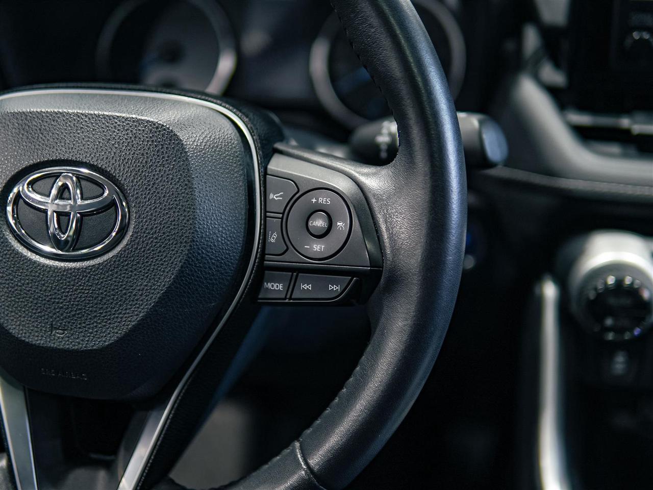 2019 Toyota RAV4 Hybrid XLE | AWD | NO ACCIDENTS | TOYOTA SERVICED Photo
