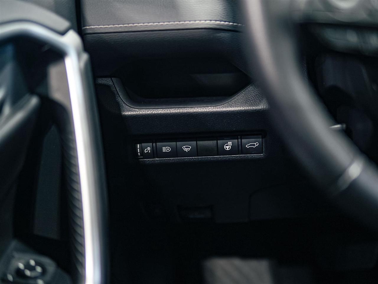 2019 Toyota RAV4 Hybrid XLE | AWD | NO ACCIDENTS | TOYOTA SERVICED Photo