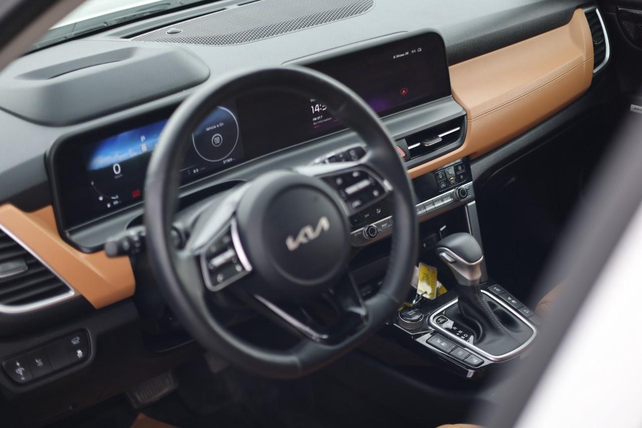 2024 Kia Seltos SX AWD w/Brown Interior Photo