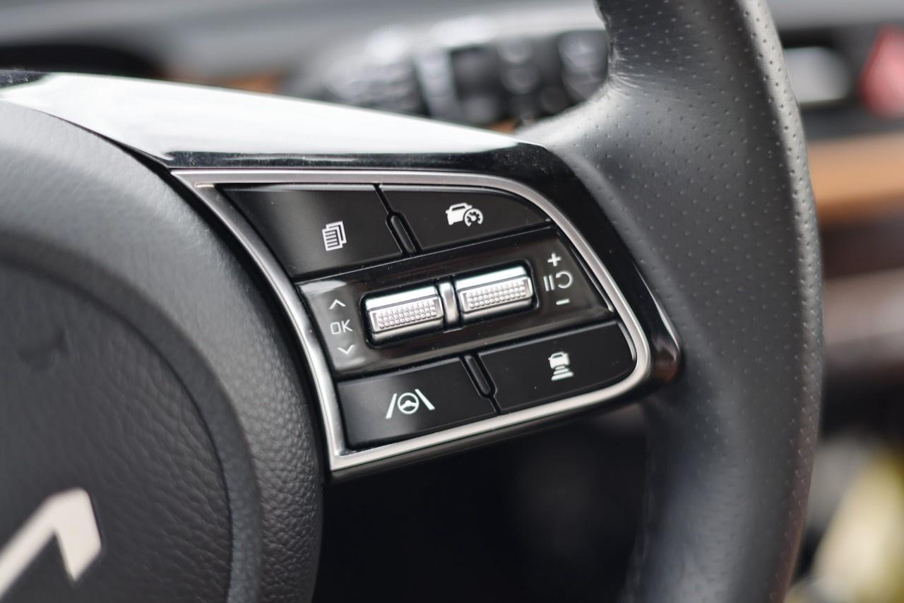 2024 Kia Seltos SX AWD w/Brown Interior Photo