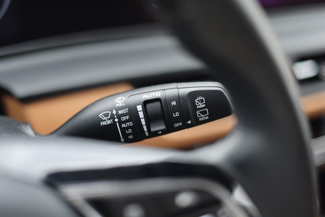 2024 Kia Seltos SX AWD w/Brown Interior Photo