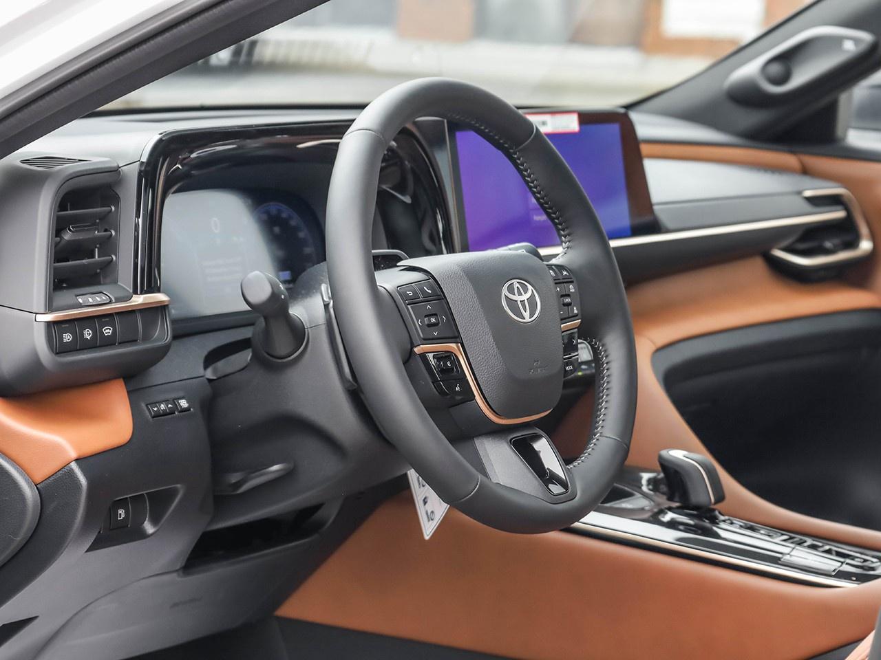 2026 Toyota Crown Signia Limited Photo