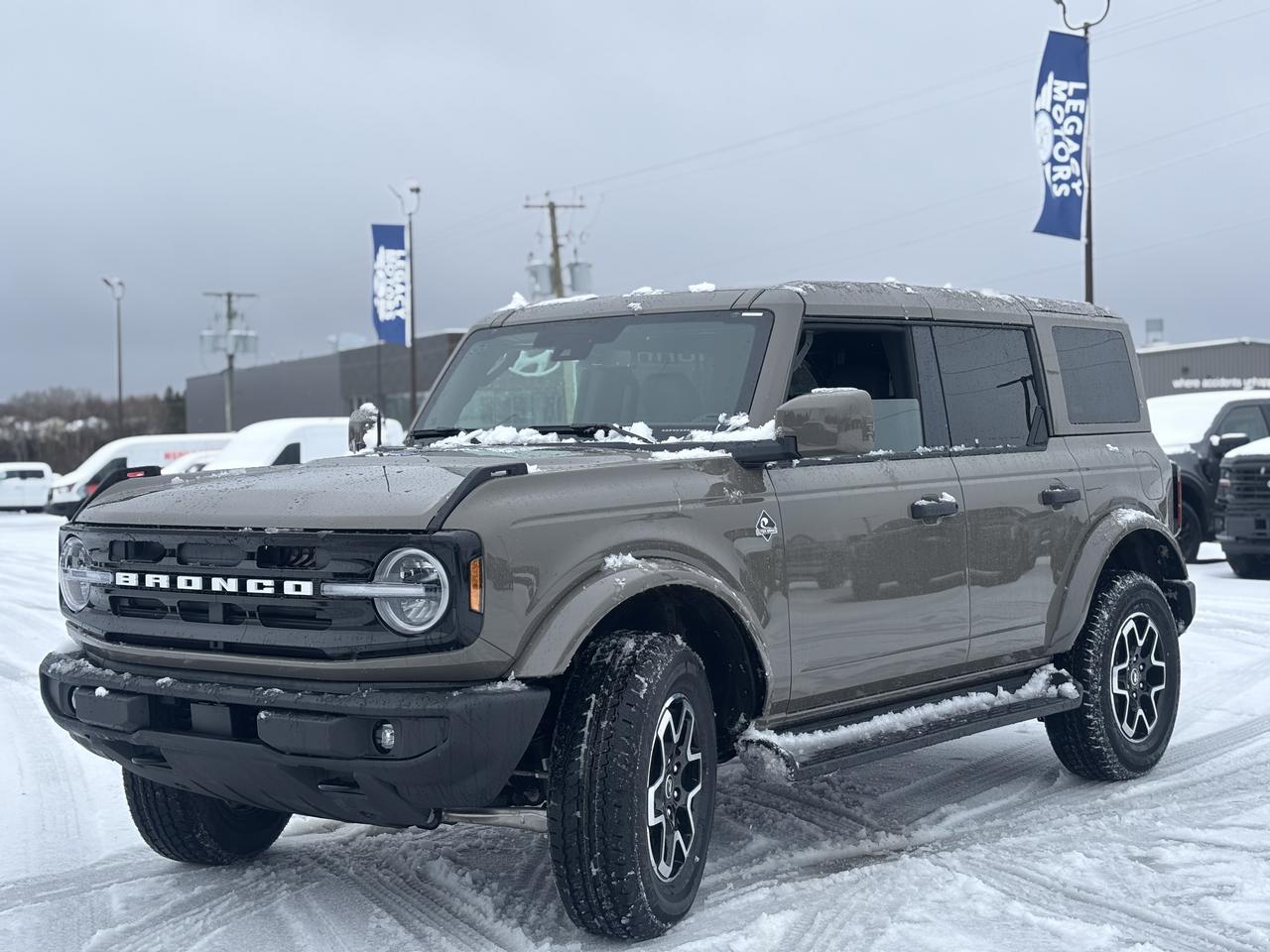 2026 Ford Bronco Outer Banks® Photo1