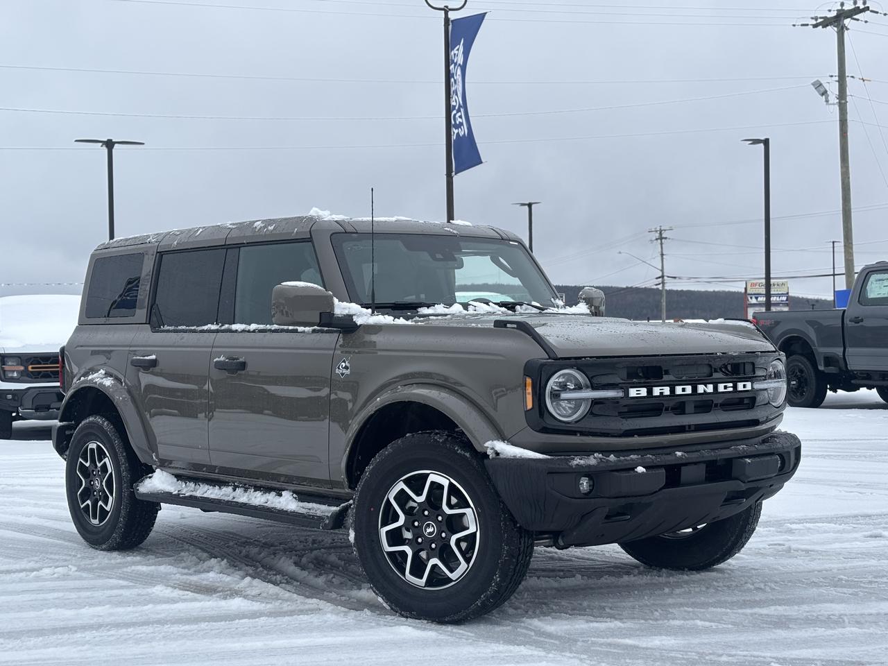 2026 Ford Bronco Outer Banks® Photo0