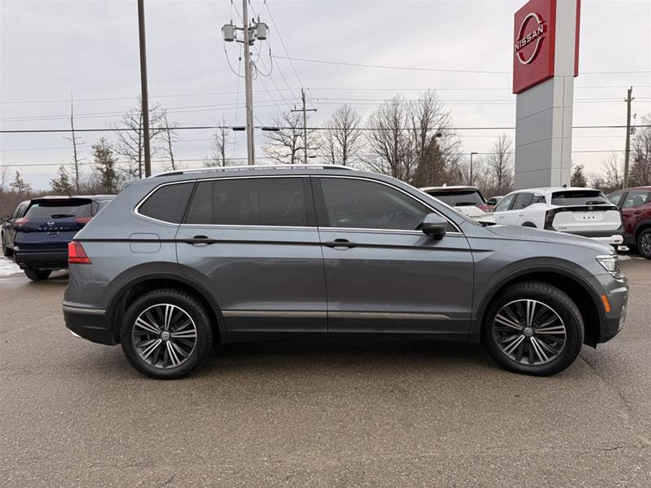 2020 Volkswagen Tiguan Highline 2.0T 8sp at w/Tip 4M Photo