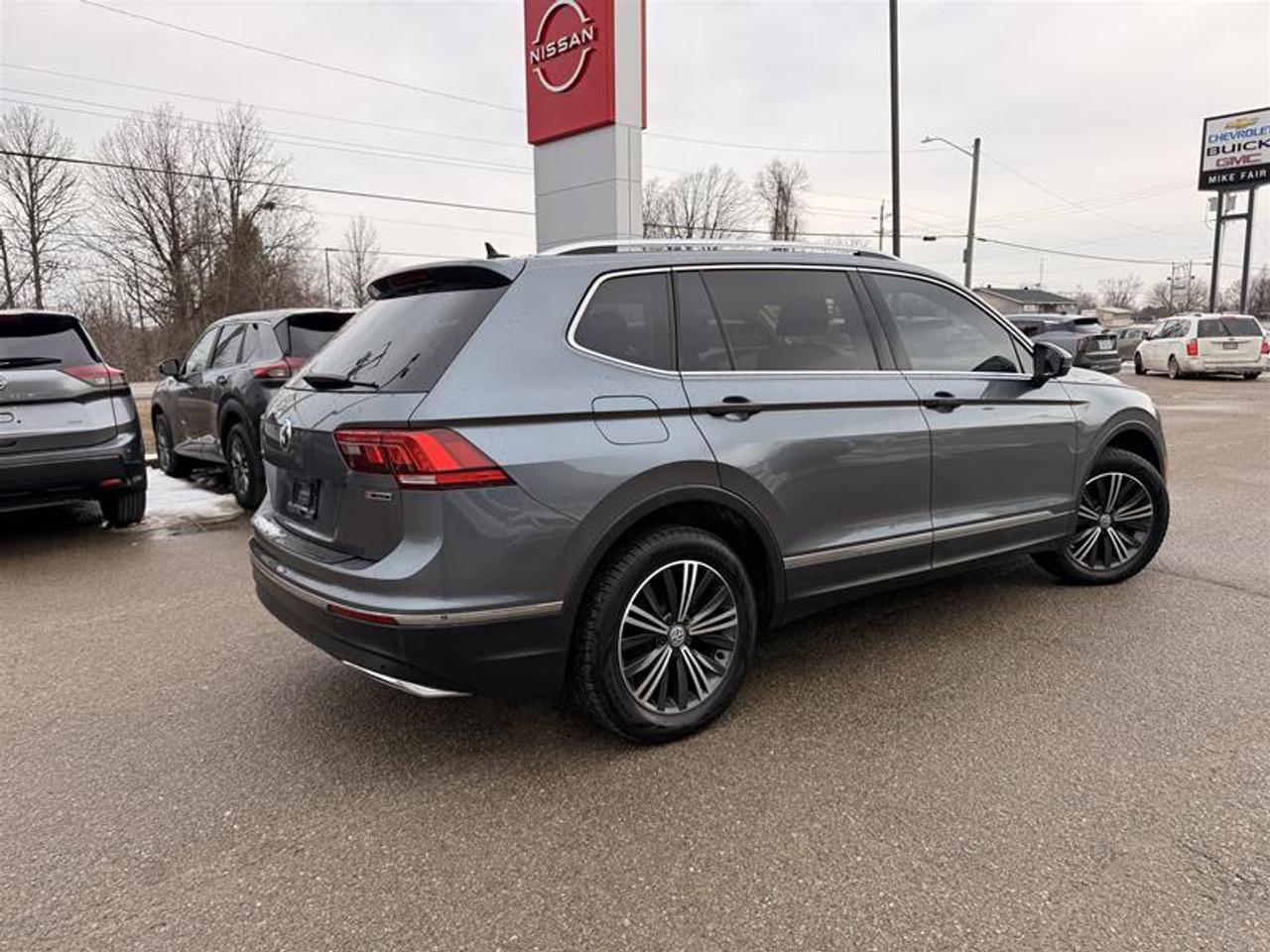 2020 Volkswagen Tiguan Highline 2.0T 8sp at w/Tip 4M Photo