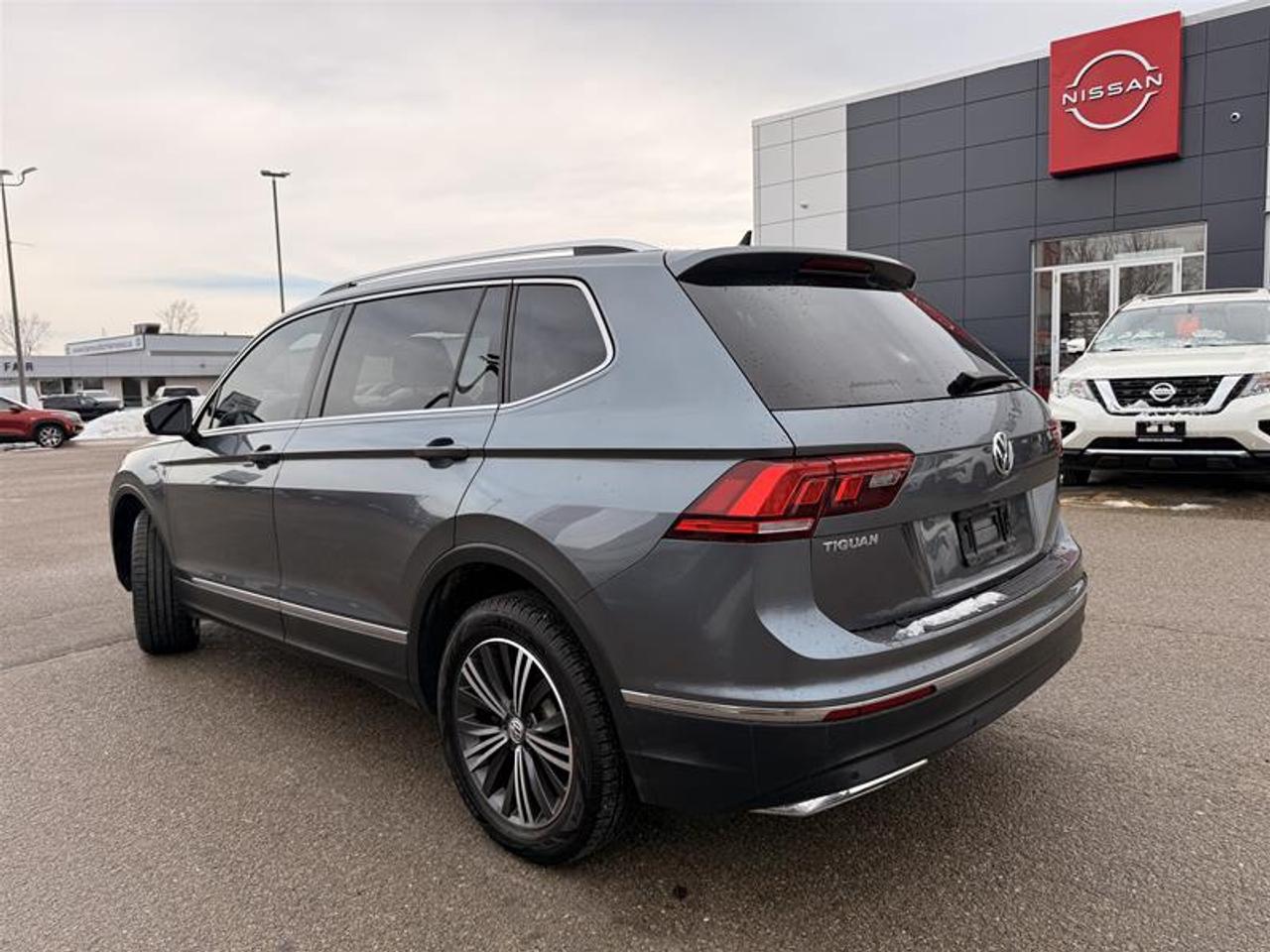 2020 Volkswagen Tiguan Highline 2.0T 8sp at w/Tip 4M Photo