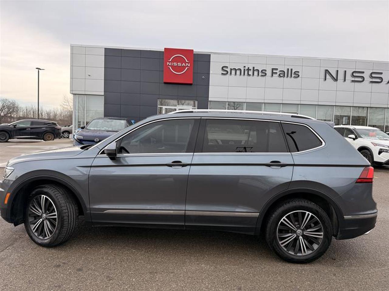 2020 Volkswagen Tiguan Highline 2.0T 8sp at w/Tip 4M Photo