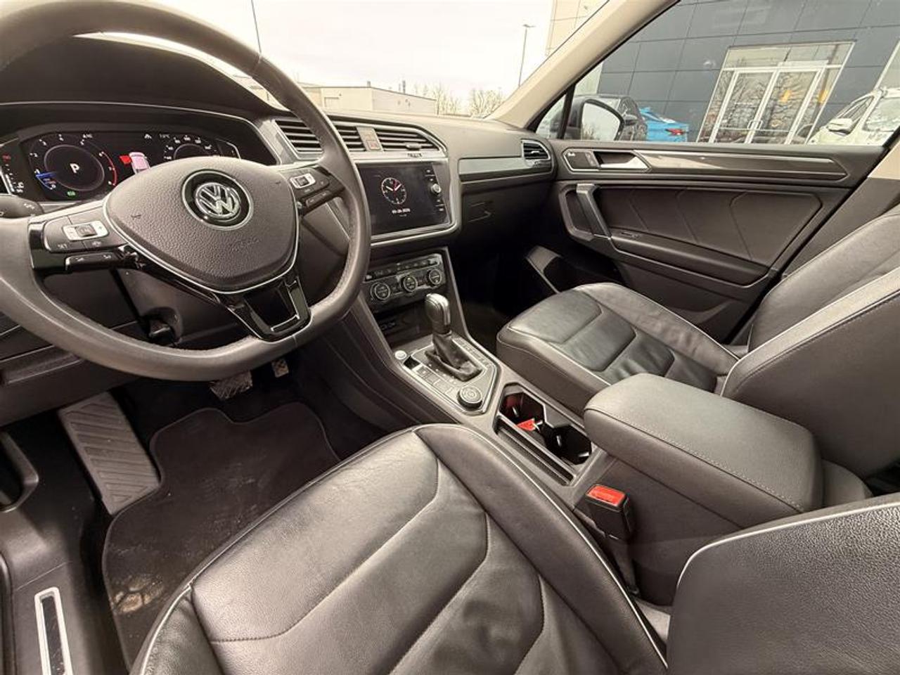 2020 Volkswagen Tiguan Highline 2.0T 8sp at w/Tip 4M Photo