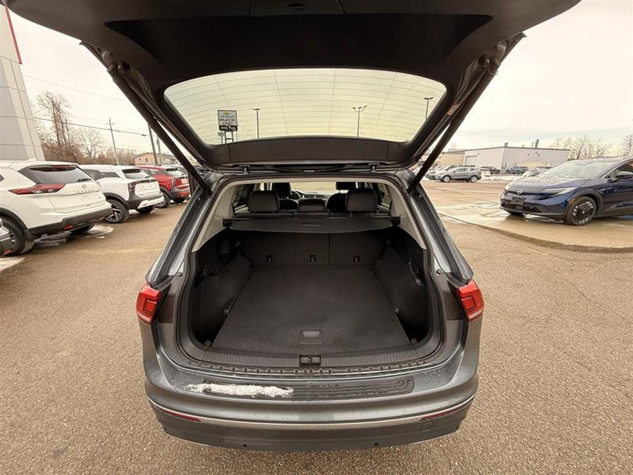 2020 Volkswagen Tiguan Highline 2.0T 8sp at w/Tip 4M Photo