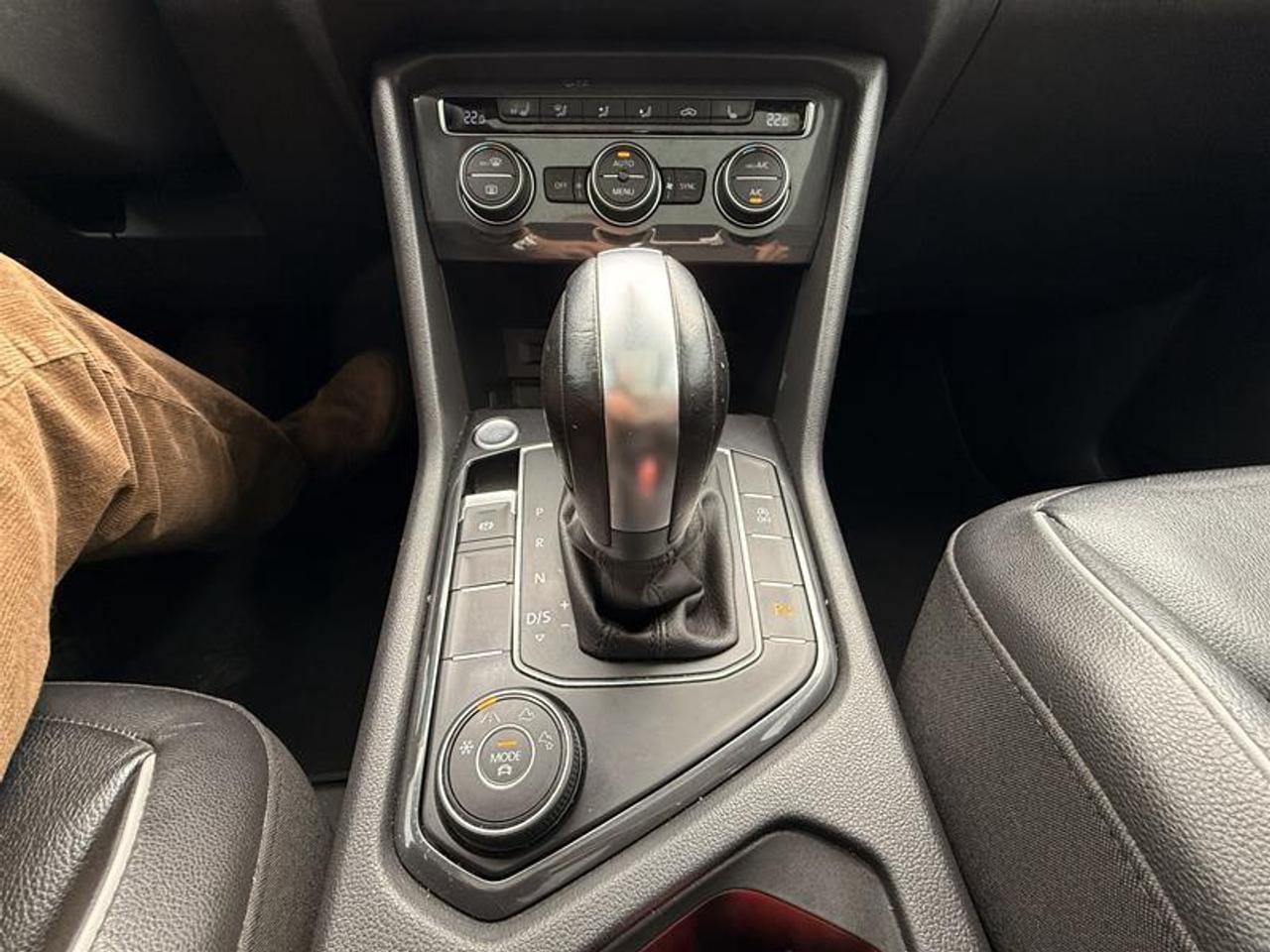 2020 Volkswagen Tiguan Highline 2.0T 8sp at w/Tip 4M Photo