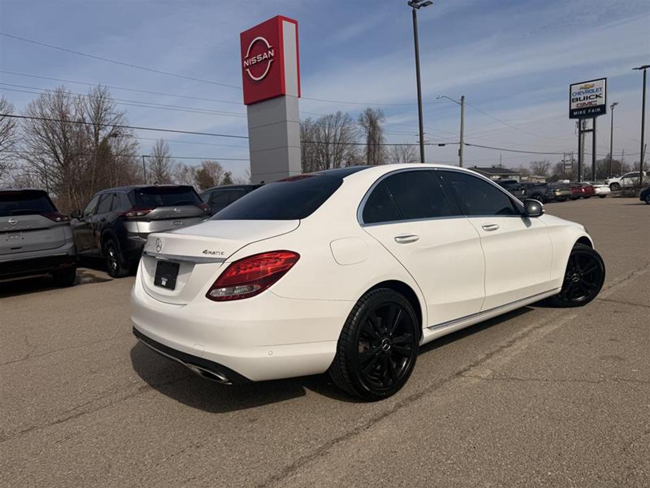 2016 Mercedes-Benz C 300 4MATIC Sedan Photo