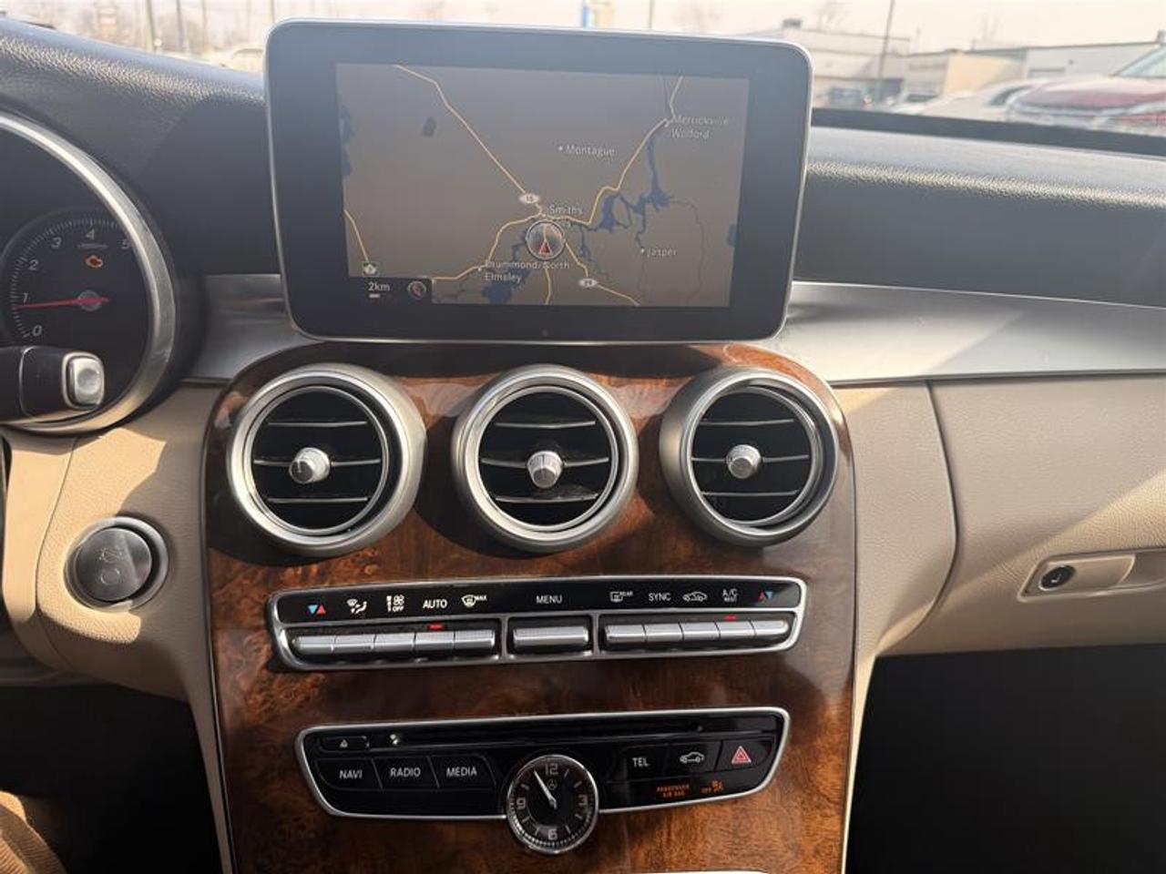 2016 Mercedes-Benz C 300 4MATIC Sedan Photo