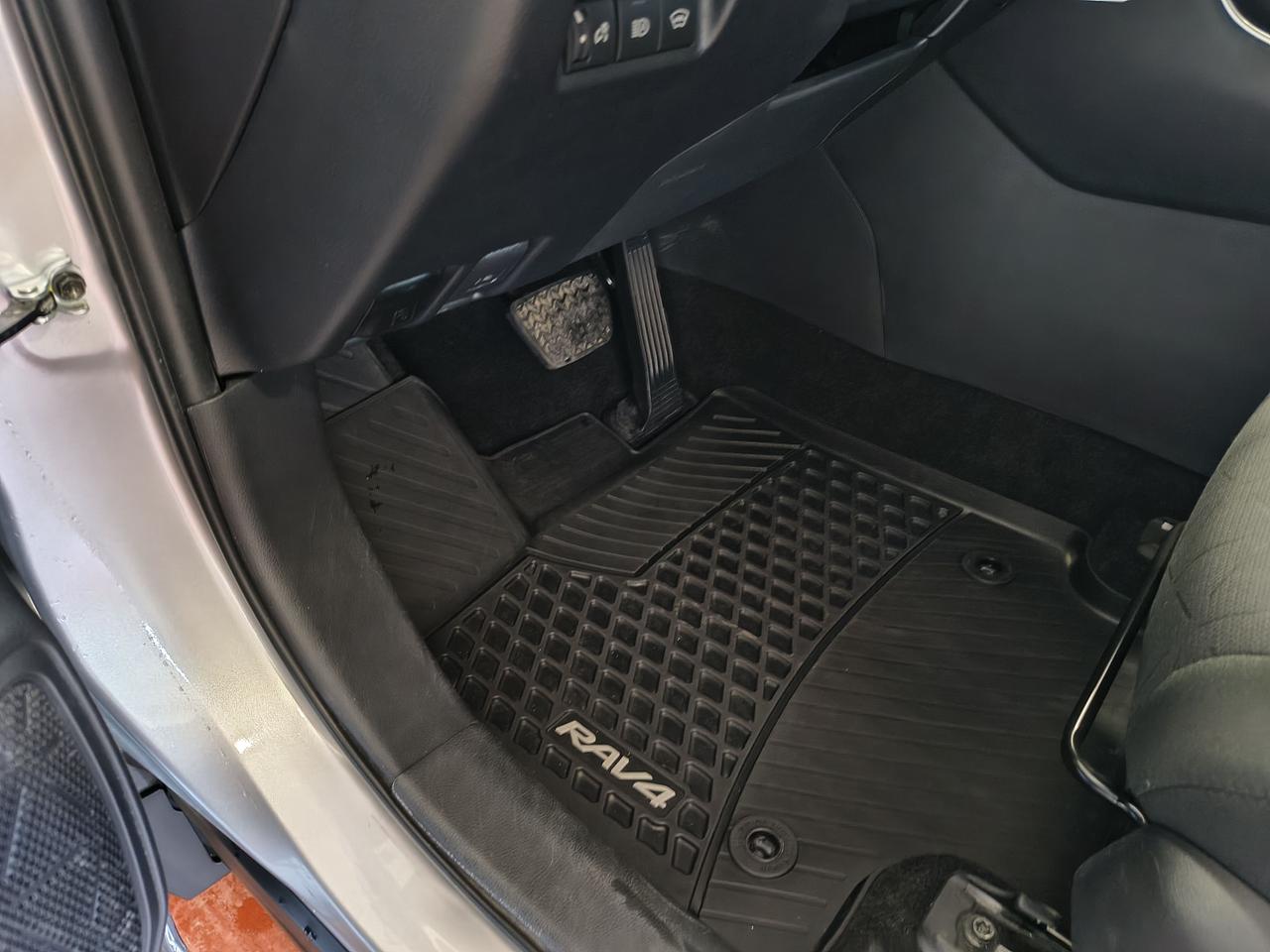 2023 Toyota RAV4 LE Photo