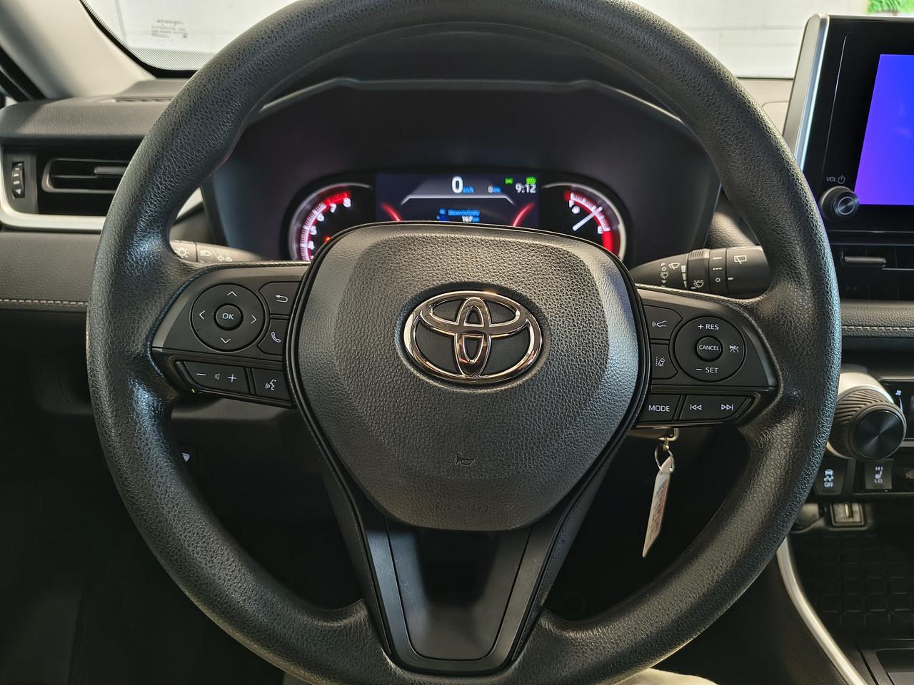 2023 Toyota RAV4 LE Photo0
