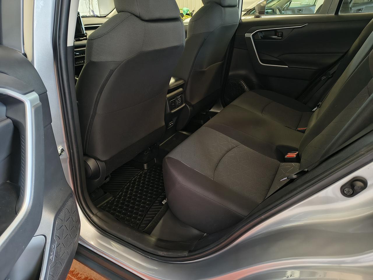 2023 Toyota RAV4 LE Photo0