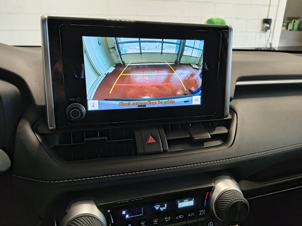 2023 Toyota RAV4 LE Photo0