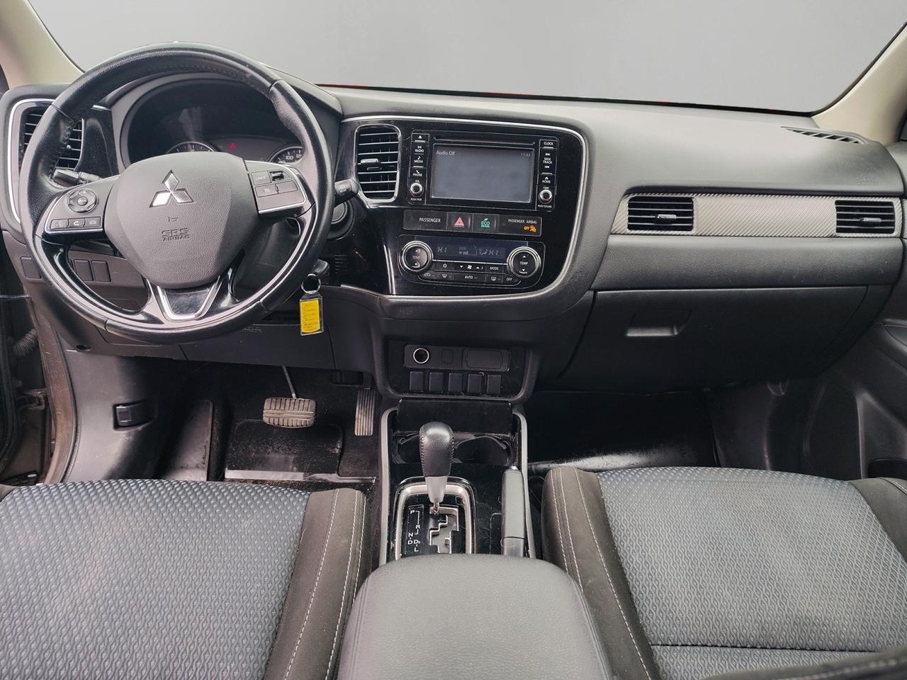 2017 Mitsubishi Outlander ES Photo