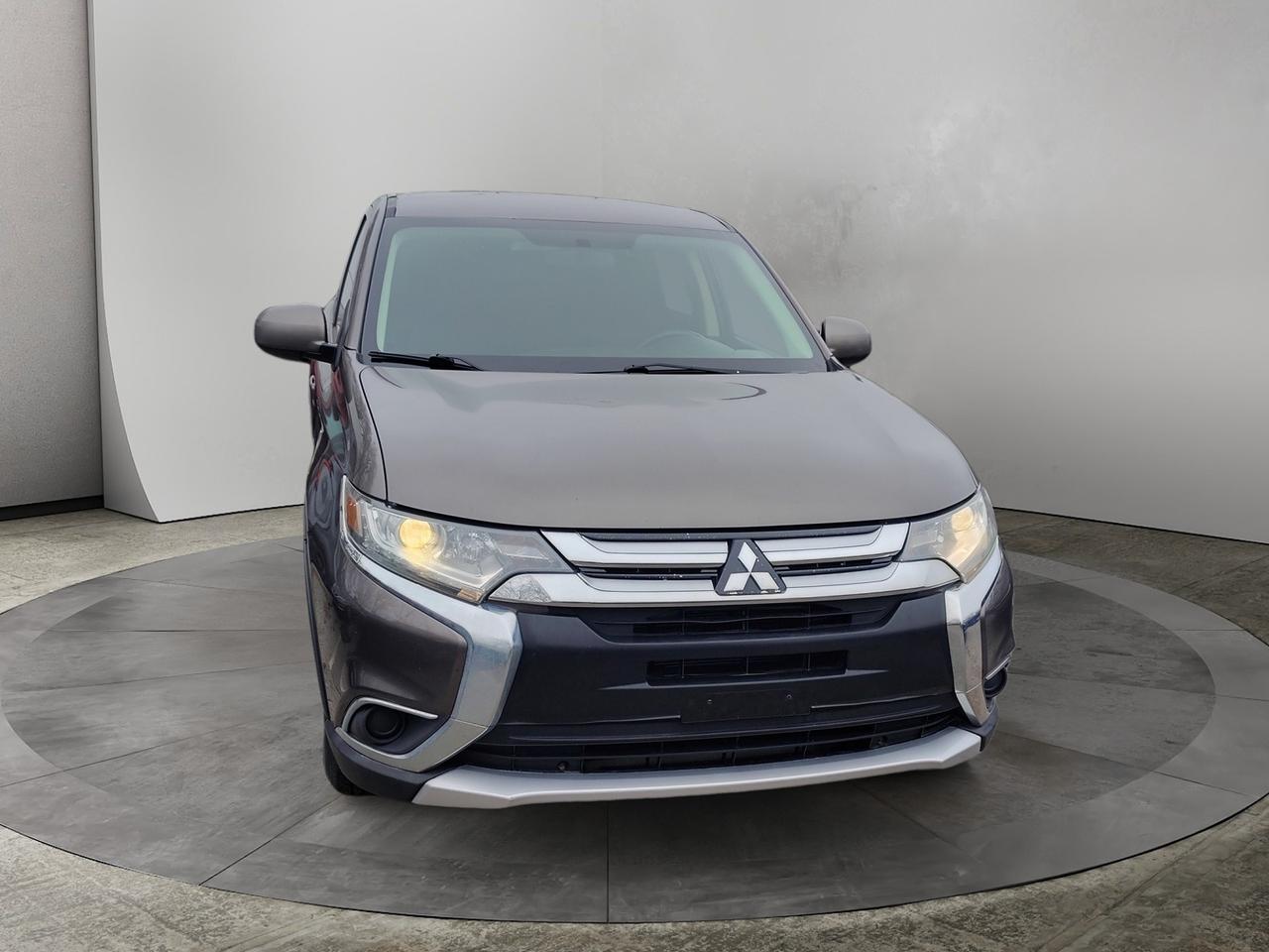 2017 Mitsubishi Outlander ES Photo0