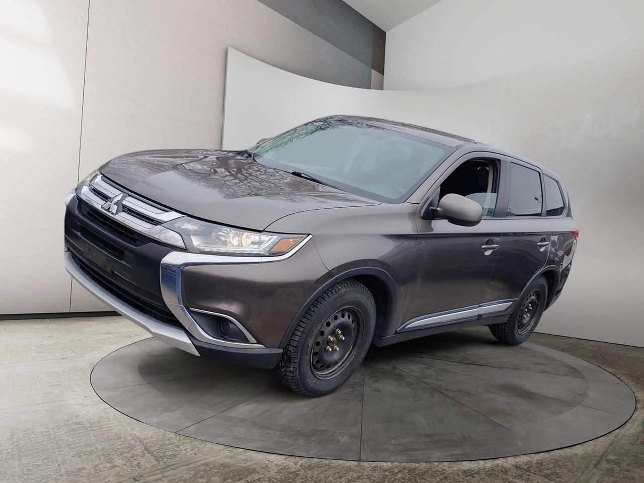 2017 Mitsubishi Outlander ES Photo