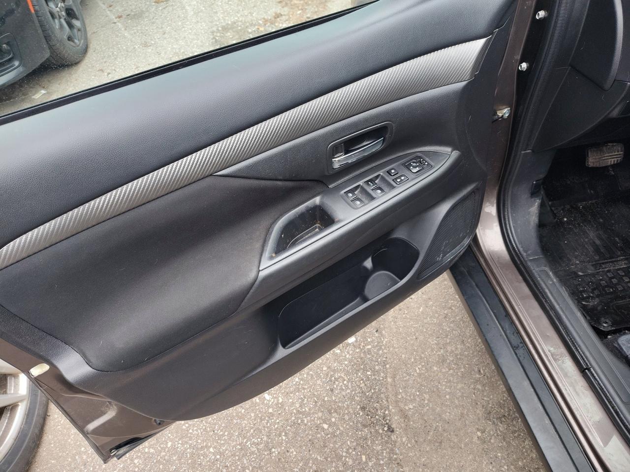 2017 Mitsubishi Outlander ES Photo