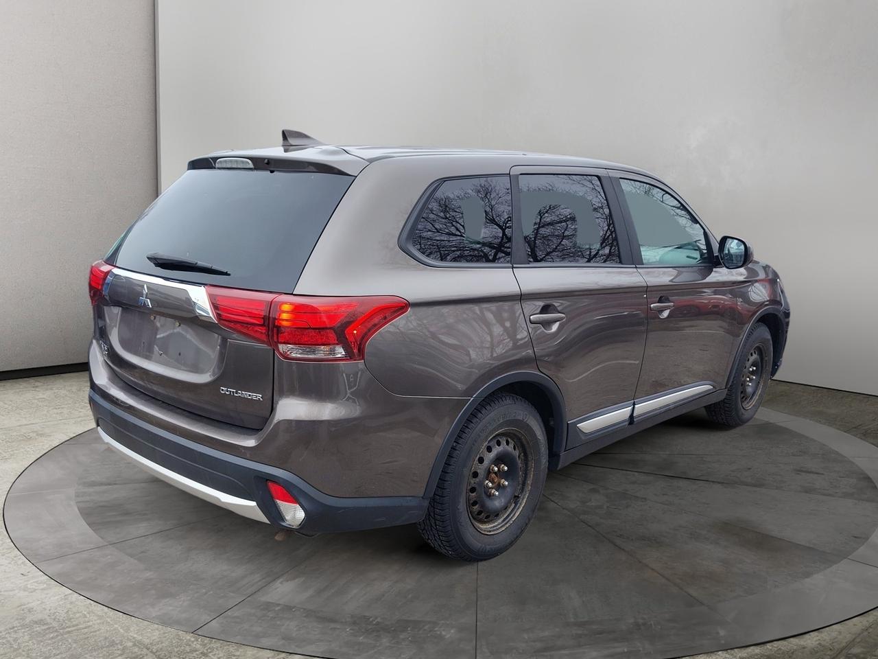 2017 Mitsubishi Outlander ES Photo
