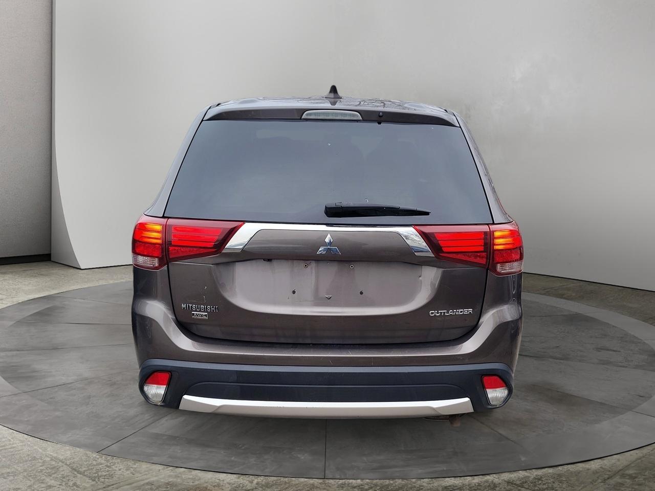 2017 Mitsubishi Outlander ES Photo