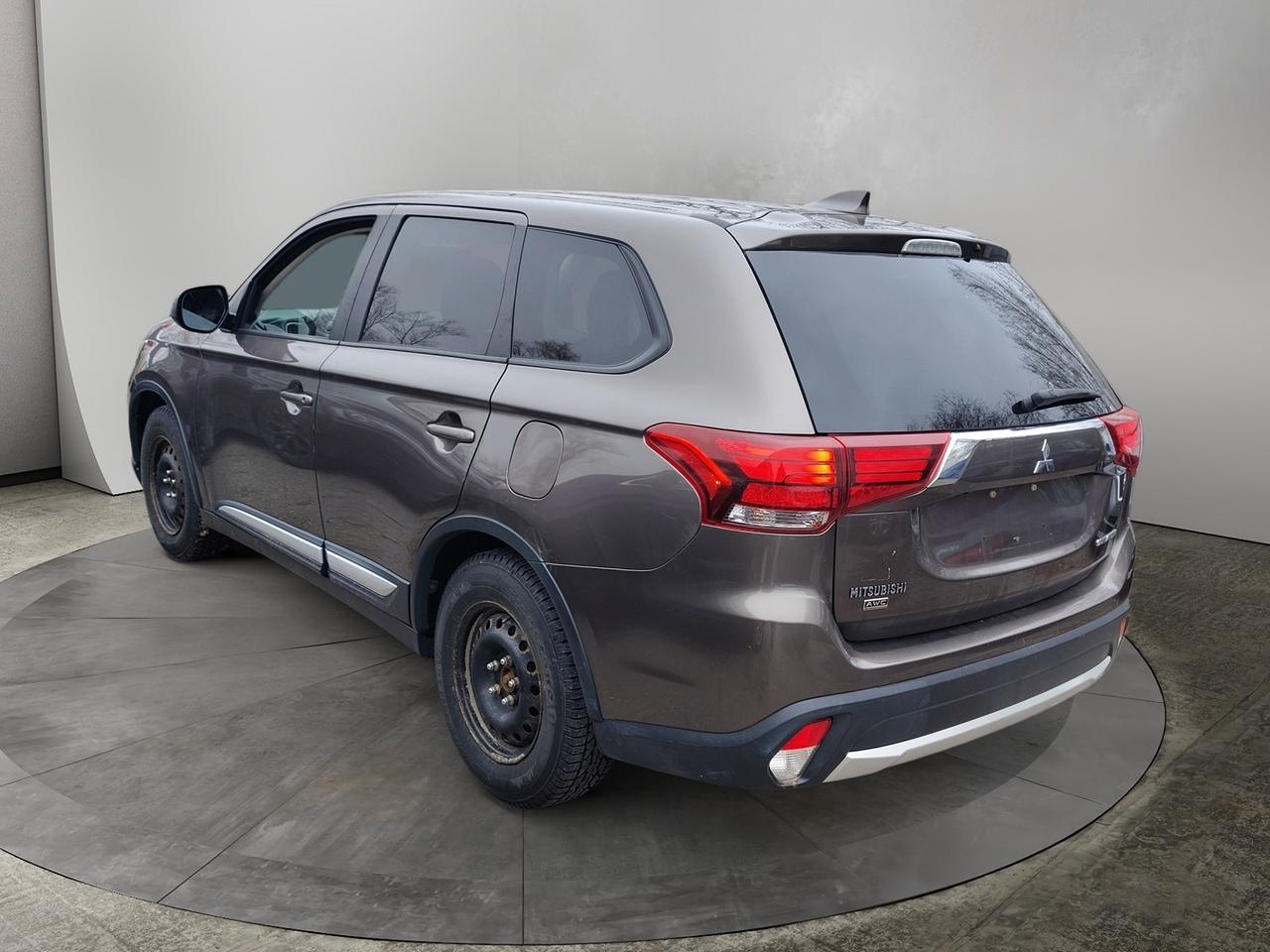 2017 Mitsubishi Outlander ES Photo