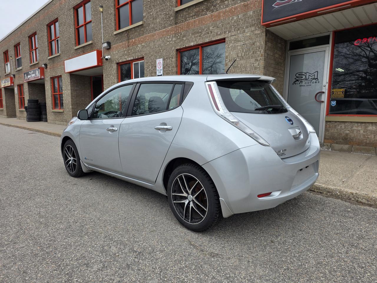2016 Nissan Leaf SV Photo2