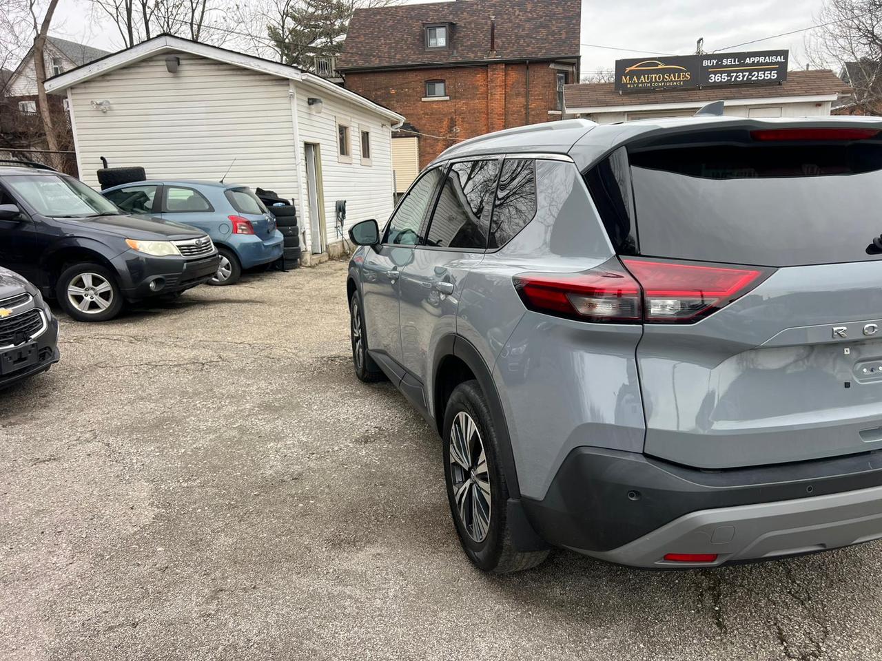 2021 Nissan Rogue SV Photo3