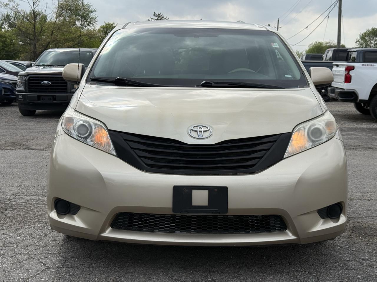 2013 Toyota Sienna  Photo