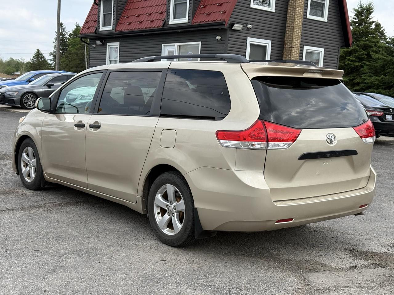 2013 Toyota Sienna  Photo4