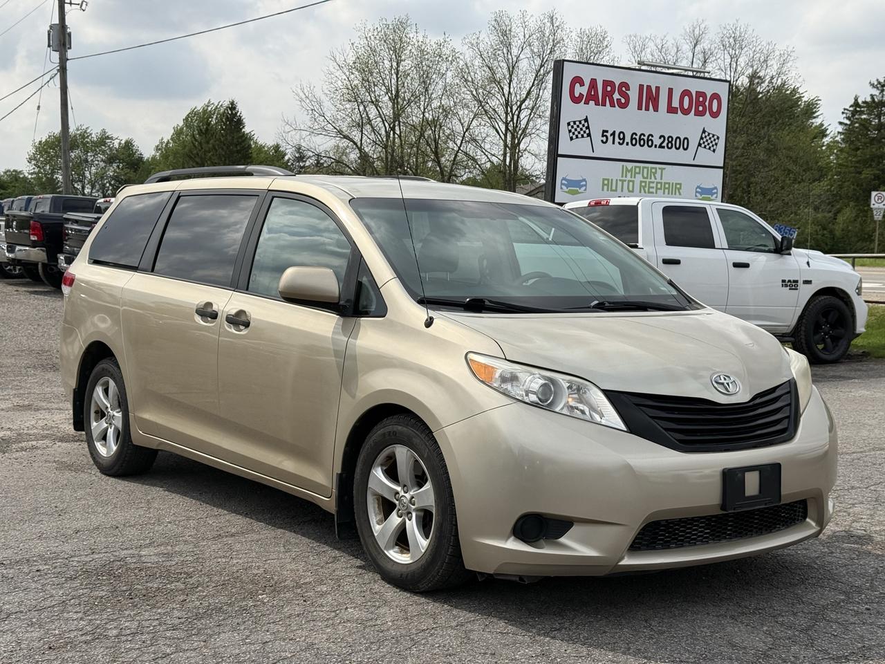 2013 Toyota Sienna  Photo