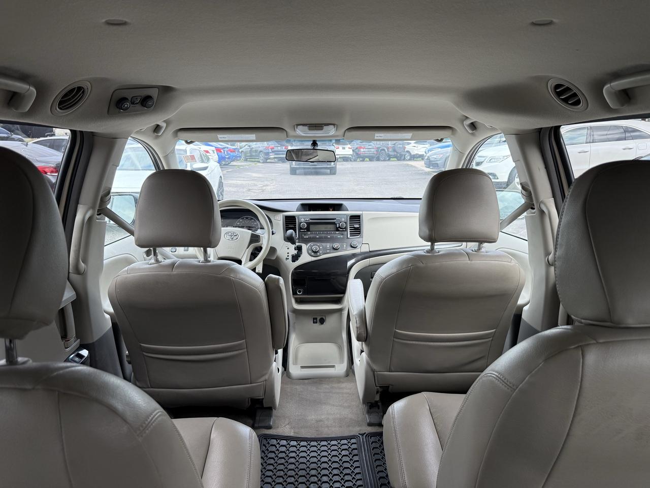 2013 Toyota Sienna  Photo