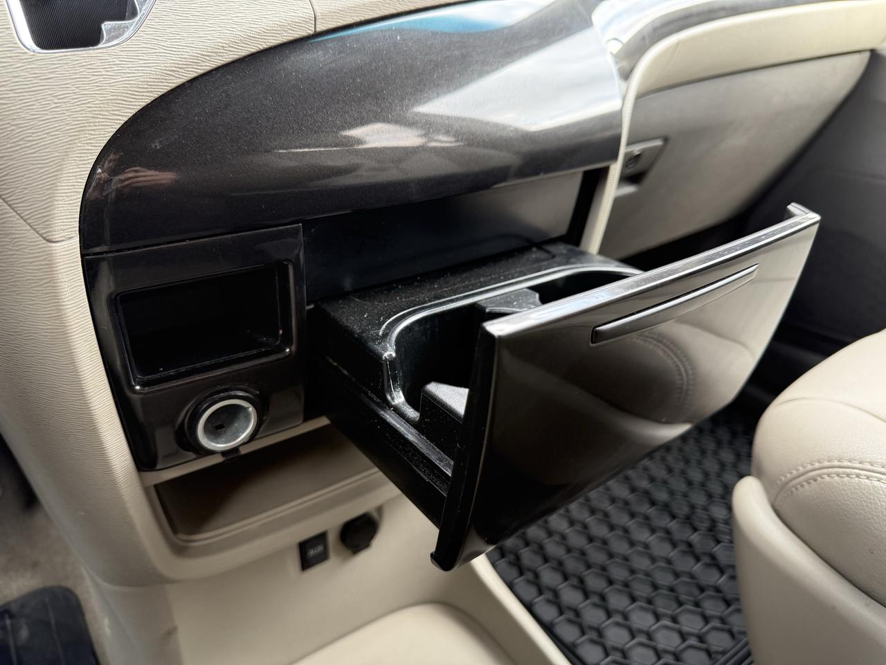 2013 Toyota Sienna  Photo