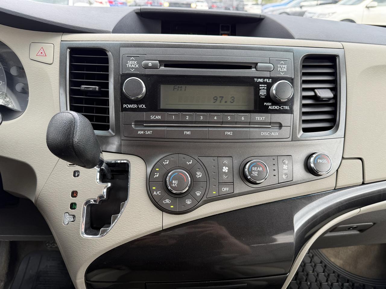 2013 Toyota Sienna  Photo