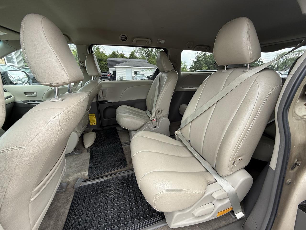 2013 Toyota Sienna  Photo
